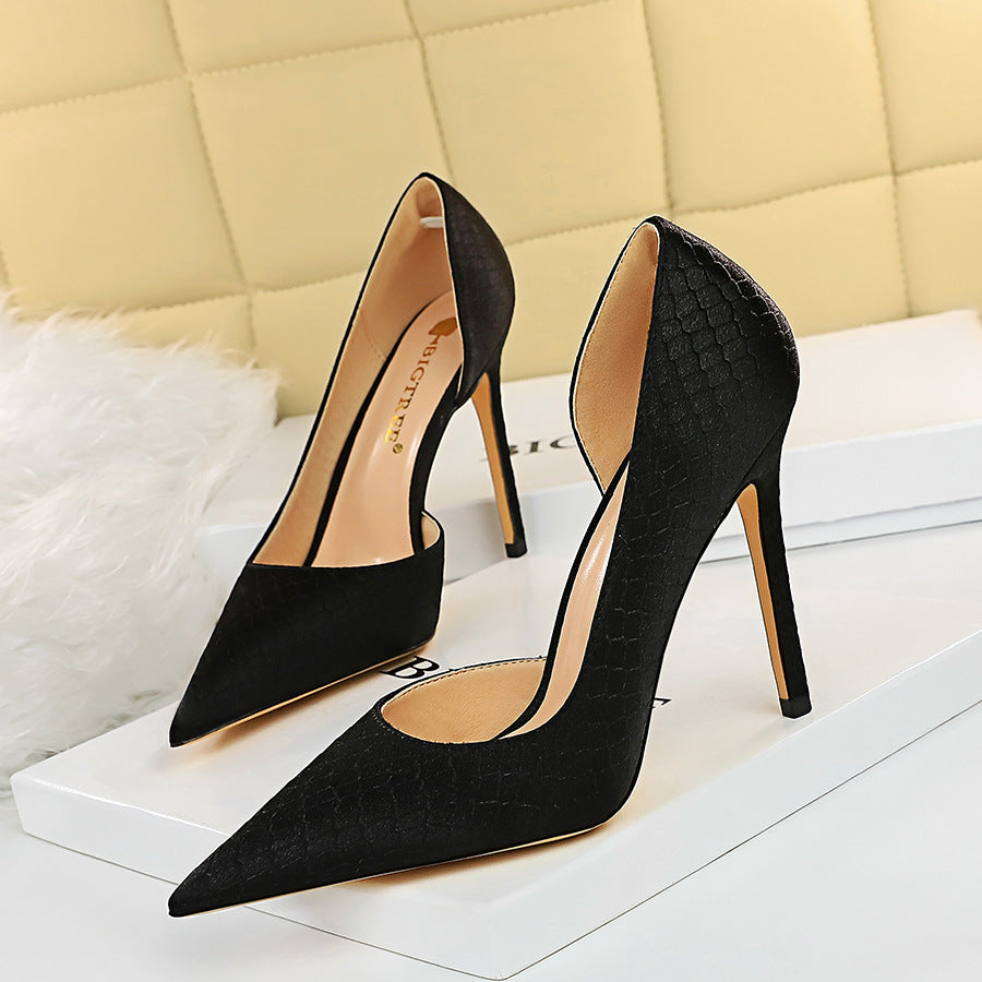 Elegant Silk Pointed Heels by Greta