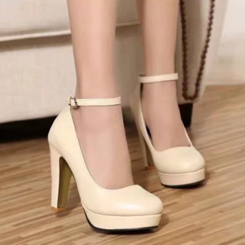 Elegant Chunky Heel Pumps by Greta 