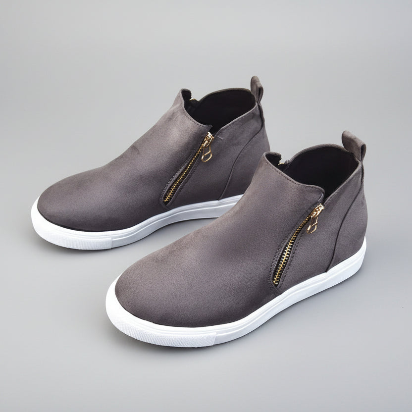 Chic Suede Round Toe Flats by Greta 