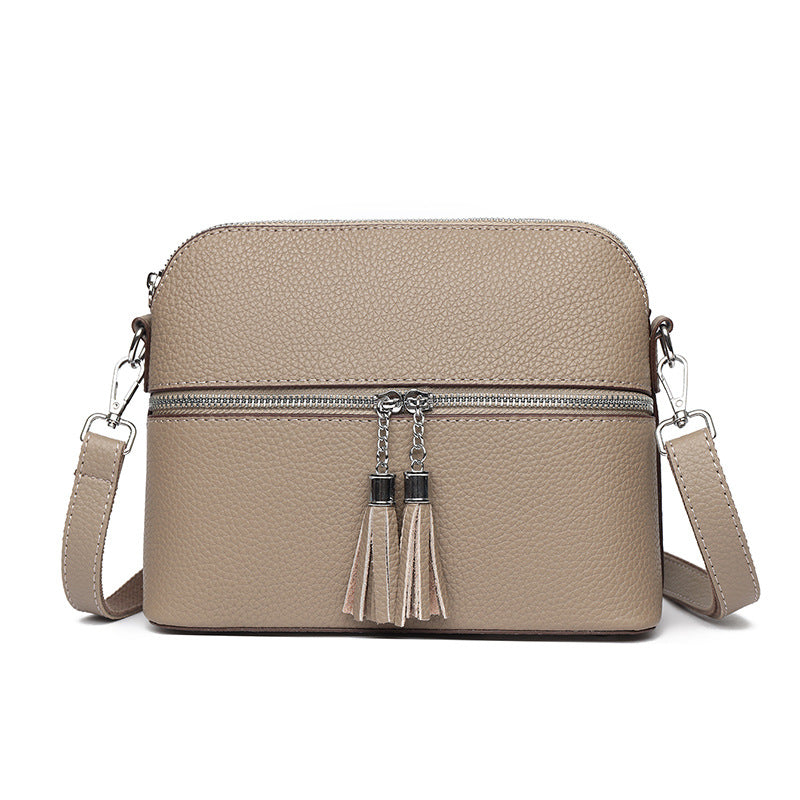 Crossbody-Tasche mit Doppelreißverschluss und Quasten