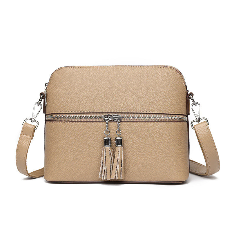 Crossbody-Tasche mit Doppelreißverschluss und Quasten